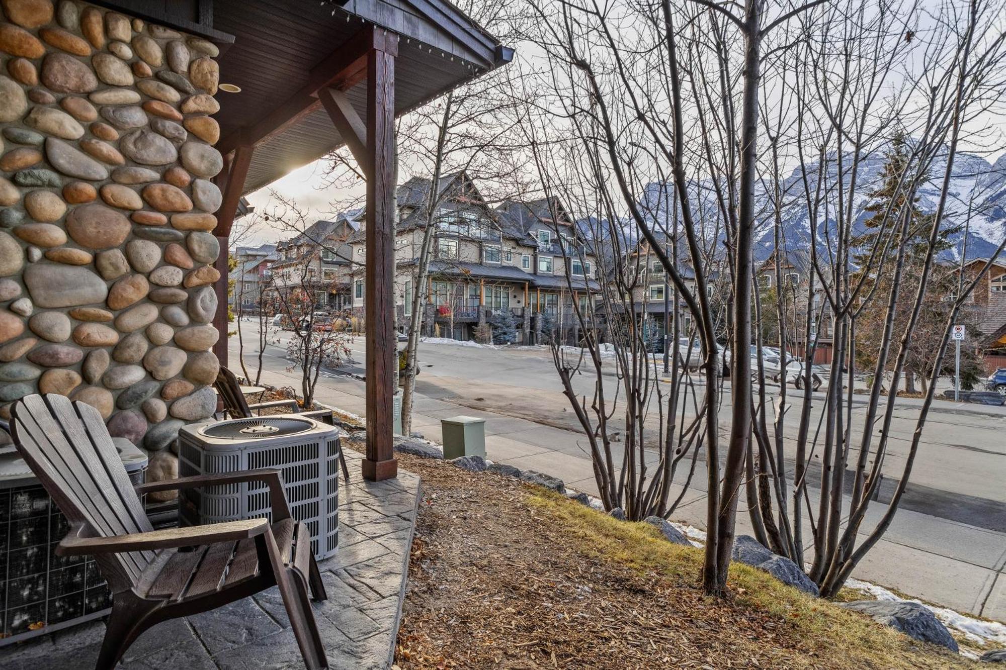 캔모어 Mystic Pool & Hot Tub Hosted By Little Sister Getaways 아파트 외부 사진